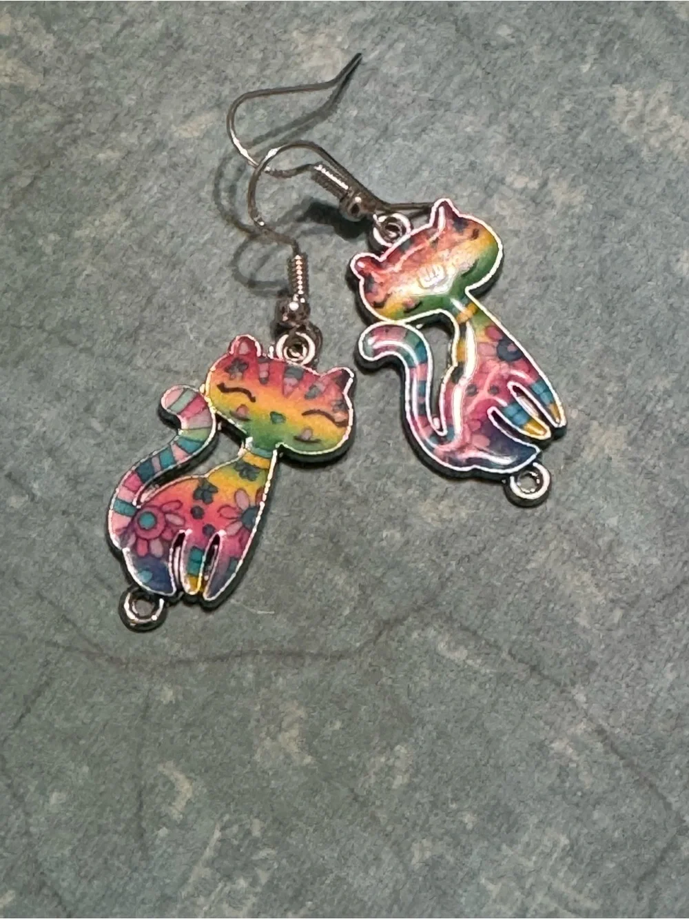 GROOVY CAT EARRINGS